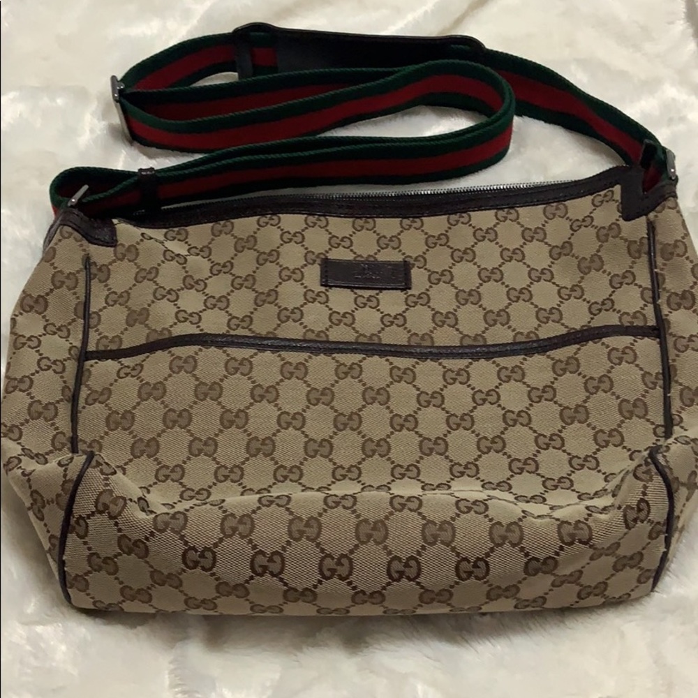 Gucci sling bag with sherry line strap